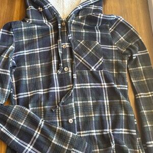 Rue21 Navy, Green & White Plaid Hooded long sleeved Button-Up